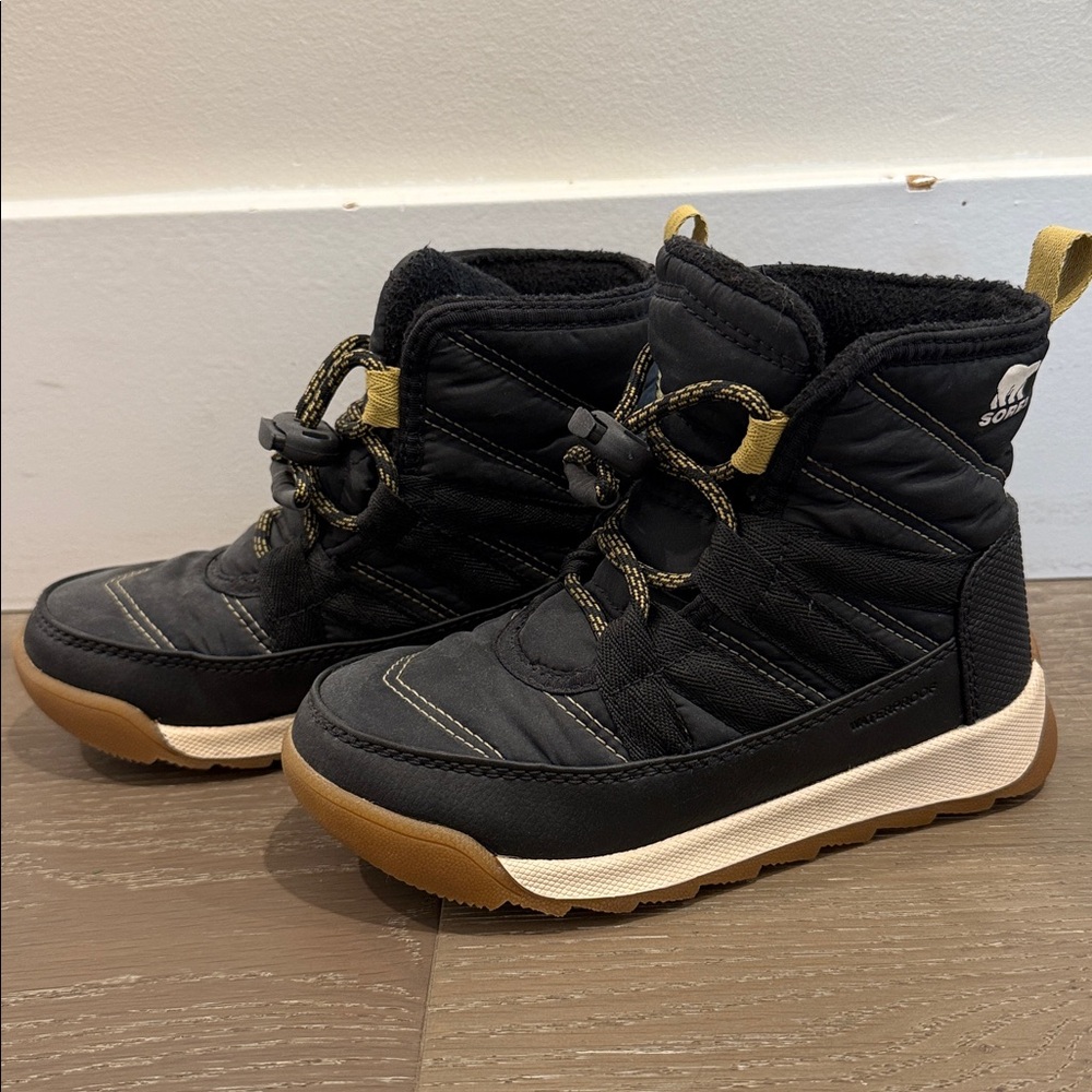 Sorel Kids Explorer snow boots size 11 worn on one or two trips